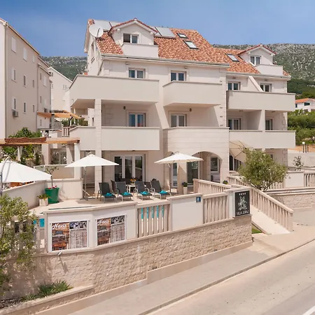 Juraj 4* Μπολ