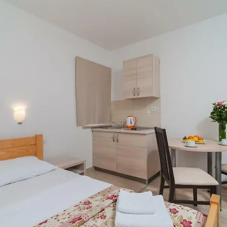 Juraj Nocleg ze śniadaniem 4*